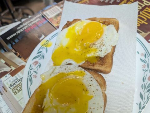 how-i-make-sunny-side-up-egg-on-toast-runny-yolks-2026-08-11